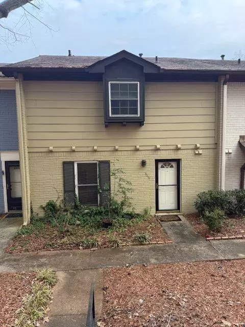 646 Garden Walk Dr, Stone Mountain, GA 30083