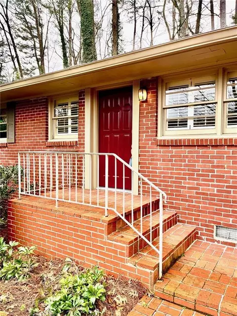 2556 Defoors Ferry Rd NW, Atlanta, GA 30318