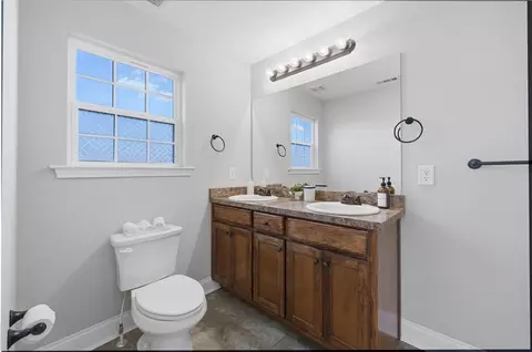 Bath - 3930 Mabery Rd, Gainesville, GA 30507 photo 1 of 2