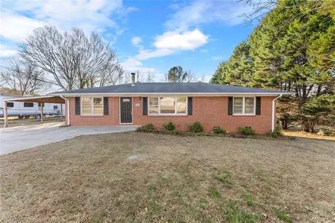 389 Skyline Dr, Toccoa, GA 30577