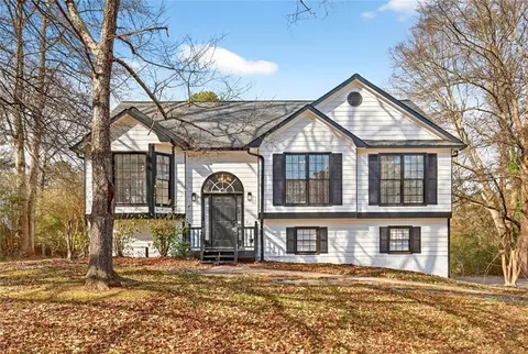 28 Maplewood Ln, Acworth, GA 30101