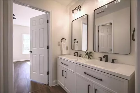 Bath - 142 Carr Rd, Lagrange, GA 30241 photo 8 of 9