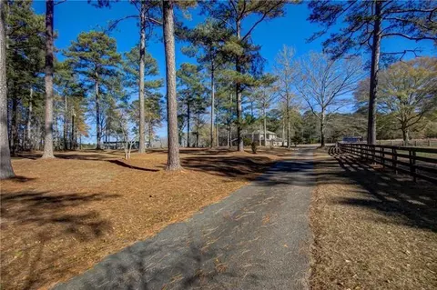 Exterior - 142 Carr Rd, Lagrange, GA 30241 photo 33 of 36