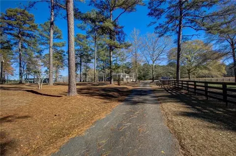Exterior - 142 Carr Rd, Lagrange, GA 30241 photo 30 of 36
