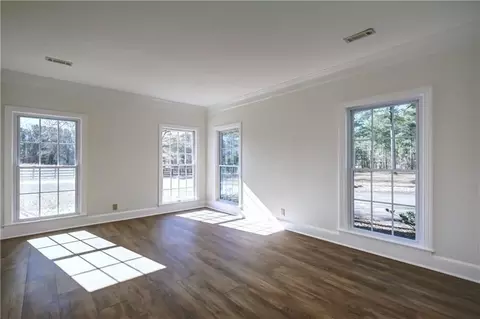Living - 142 Carr Rd, Lagrange, GA 30241 photo 2 of 8
