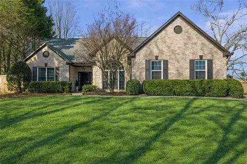 1075 Julius Dr, Suwanee, GA 30024