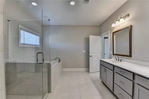 Bath - 3445 Benedict Pl, Suwanee, GA 30024 photo 5 of 6