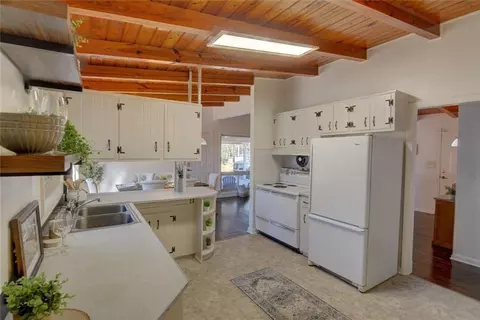 Kitchen - 3206 Laventure Dr, Chamblee, GA 30341 photo 1 of 5
