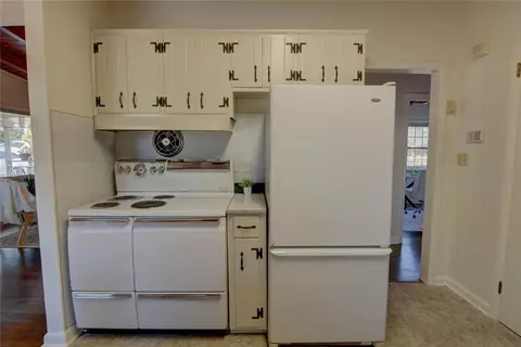 Kitchen - 3206 Laventure Dr, Chamblee, GA 30341 photo 4 of 5