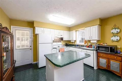 Kitchen - 255 Bob Holman Rd, Athens, GA 30607 photo 3 of 4