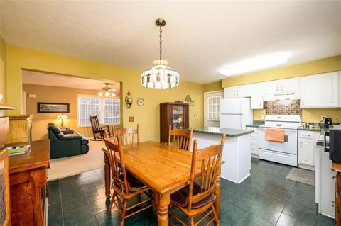 Dining - 255 Bob Holman Rd, Athens, GA 30607 photo 2 of 2