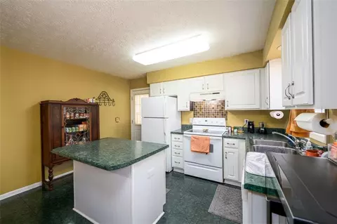 Kitchen - 255 Bob Holman Rd, Athens, GA 30607 photo 2 of 4