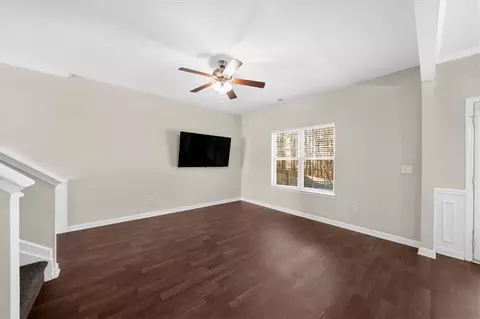 Living - 27 Longleaf Cir, Fairburn, GA 30213 photo 4 of 5
