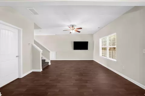 Living - 27 Longleaf Cir, Fairburn, GA 30213 photo 3 of 5