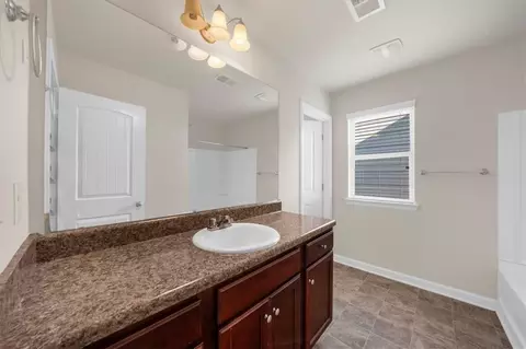 Bath - 27 Longleaf Cir, Fairburn, GA 30213 photo 1 of 3