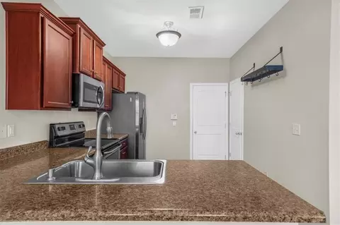 Kitchen - 27 Longleaf Cir, Fairburn, GA 30213 photo 4 of 5