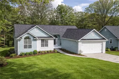 1515 Smoke Hill Dr, Hoschton, GA 30548