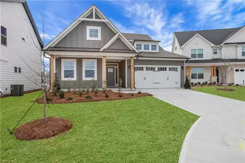 215 Coffee Ln, Hoschton, GA 30548