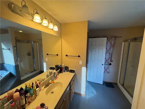 Bath - 459 E Valley Rd NE, Rydal, GA 30171 photo 2 of 5