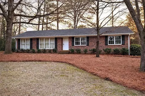 3916 White Oak Ln SW, Lilburn, GA 30047