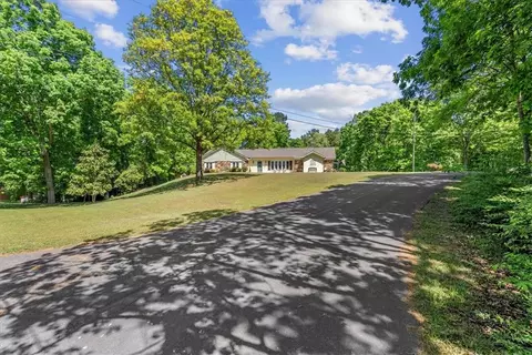 651 Camelot Cir NW, Calhoun, GA 30701
