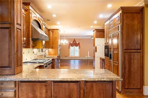 Kitchen - 4457 Ridgegate Dr, Peachtree Corners, GA 30097 photo 6 of 11