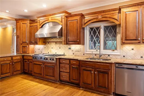 Kitchen - 4457 Ridgegate Dr, Peachtree Corners, GA 30097 photo 9 of 11