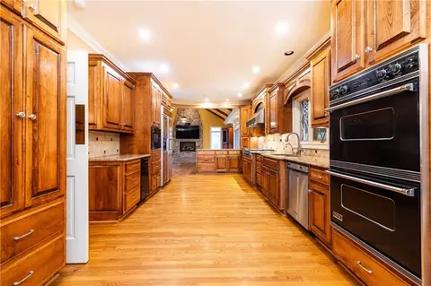 Kitchen - 4457 Ridgegate Dr, Peachtree Corners, GA 30097 photo 2 of 11