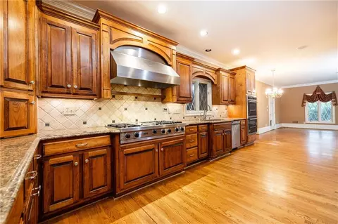 Kitchen - 4457 Ridgegate Dr, Peachtree Corners, GA 30097 photo 4 of 11