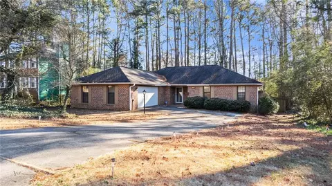 5975 Great Oaks Dr, Lithonia, GA 30058