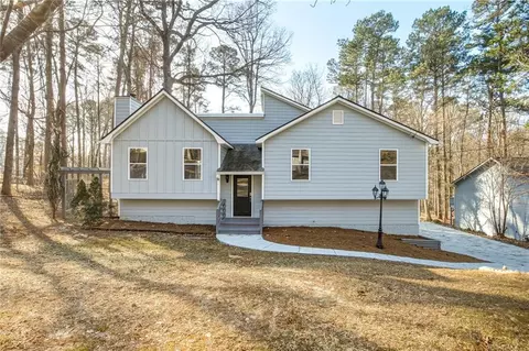 5825 Stonehaven Dr NW, Kennesaw, GA 30152