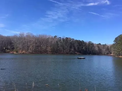 370 Kenilworth Cir, Stone Mountain, GA 30083
