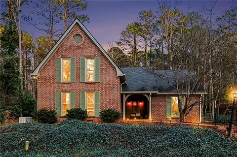 370 Kenilworth Cir, Stone Mountain, GA 30083
