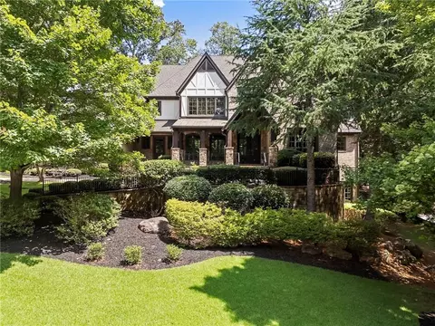 989 Middle Fork Trl, Suwanee, GA 30024