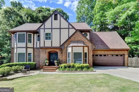 350 S Satinwood Pl, Roswell, GA 30076