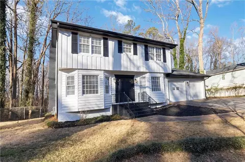 631 Bralorne Dr, Stone Mountain, GA 30087