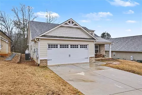 114 Sugar Creek Dr, Cornelia, GA 30531