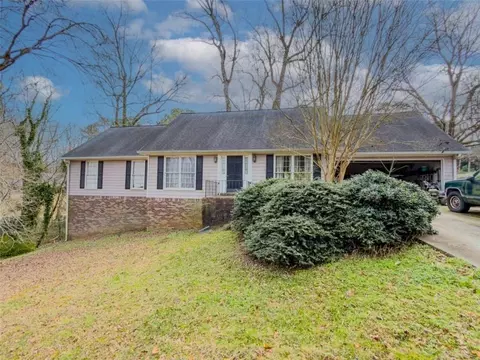 4736 Bridgewater Dr, Lilburn, GA 30047