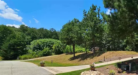 915 N Edgewater Trl N, Toccoa, GA 30577
