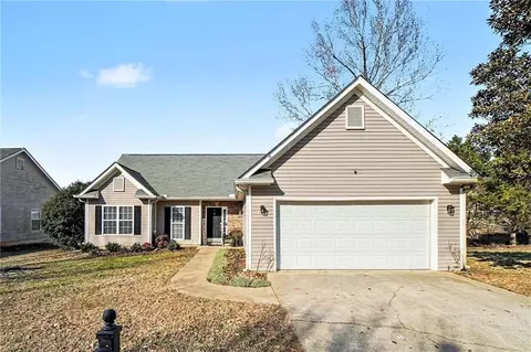 310 Turtle Pointe Dr, Carrollton, GA 30116