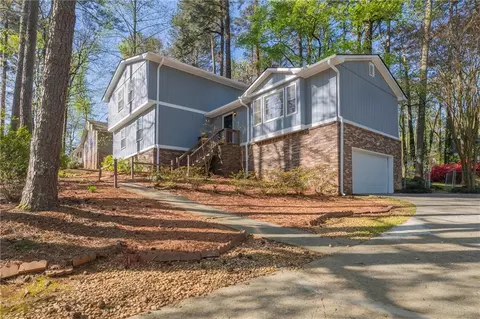 215 Hauteur Pl SW, Lilburn, GA 30047