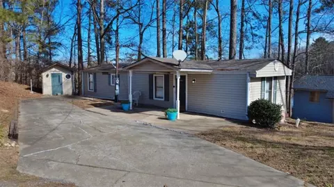 7112 E Blacks Bluff Rd, Cave Spring, GA 30124