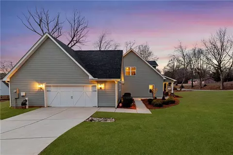 Exterior - 40 E Second St, Newnan, GA 30263 photo 14 of 16