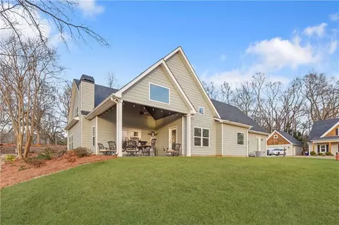Exterior - 40 E Second St, Newnan, GA 30263 photo 10 of 16