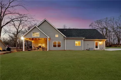 Exterior - 40 E Second St, Newnan, GA 30263 photo 9 of 16