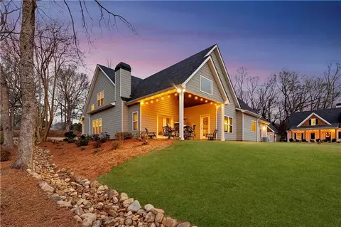 Exterior - 40 E Second St, Newnan, GA 30263 photo 11 of 16