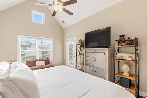 Bedroom - 40 E Second St, Newnan, GA 30263 photo 4 of 11