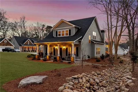Exterior - 40 E Second St, Newnan, GA 30263 photo 3 of 16