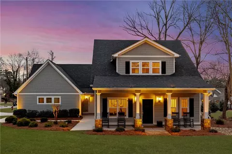 Exterior - 40 E Second St, Newnan, GA 30263 photo 2 of 16