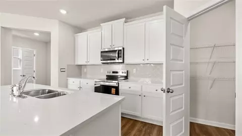 Kitchen - 918 Stow Ln, Lafayette, CA 94549 photo 4 of 4